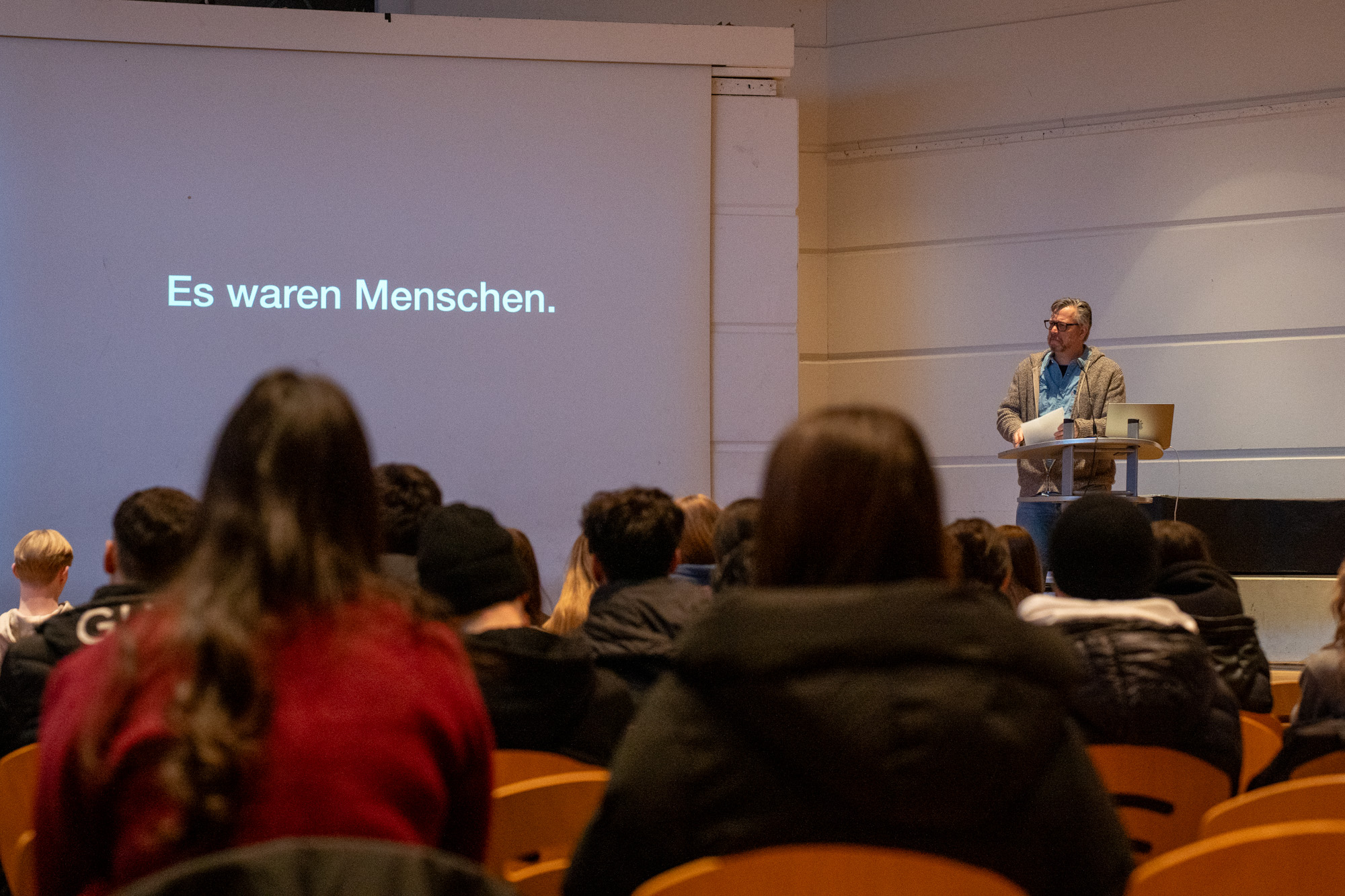 Stille in der Aula: Bewegender Gedenktag an der IGS